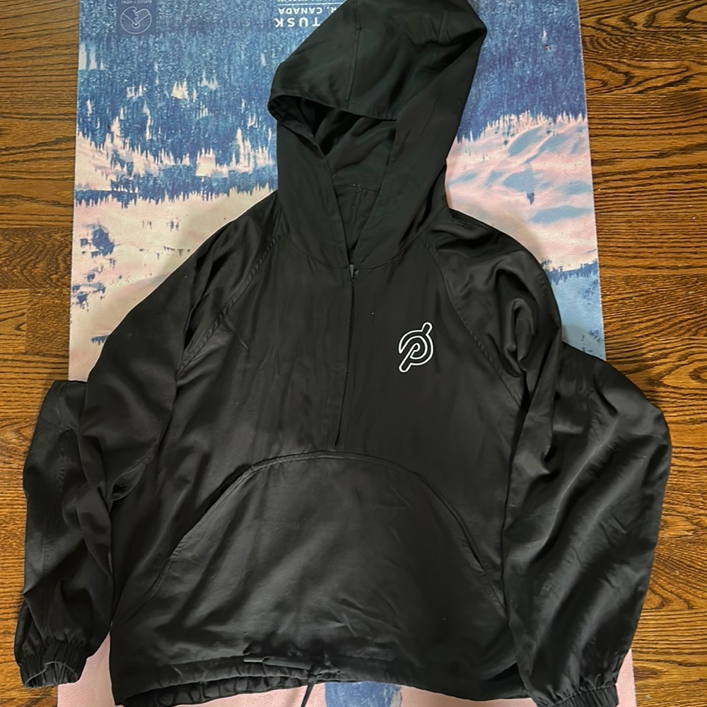 Peloton light weight jacket size medium in black